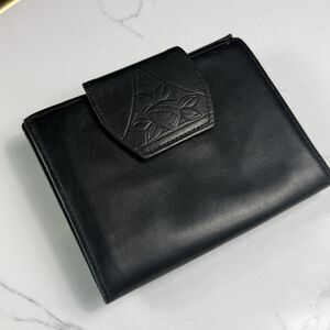 Vintage Rolfs Black Cowhide Tooled Leather Bifold Wallet Folding Kisslock Coin